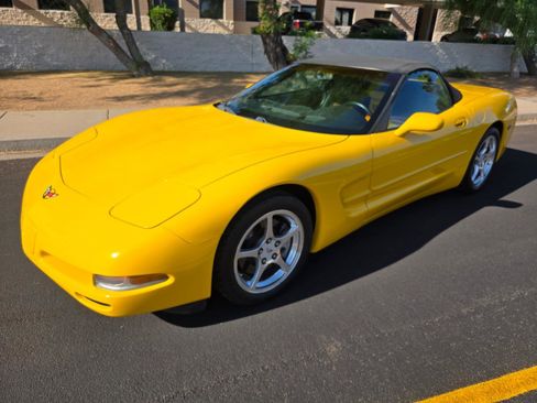 Used 2004 Chevrolet Corvette Convertible w/ Preferred Equipment Group RWD image 3