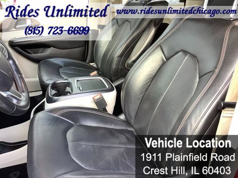 Used 2017 Chrysler Pacifica Touring-L Plus w/ Advanced Safetytec Group FWD image 14