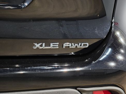 Used 2025 Toyota Highlander XLE AWD/4WD image 40