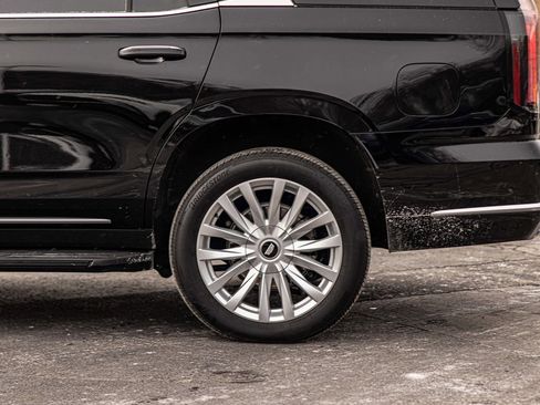 Used 2025 Cadillac Escalade Luxury image 7