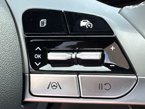 Used 2025 Hyundai Elantra Sport image 25