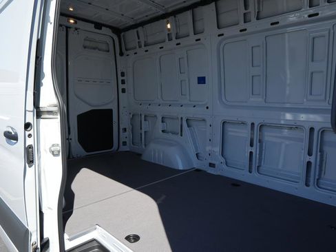 Used 2024 Mercedes-Benz Sprinter 2500 image 9
