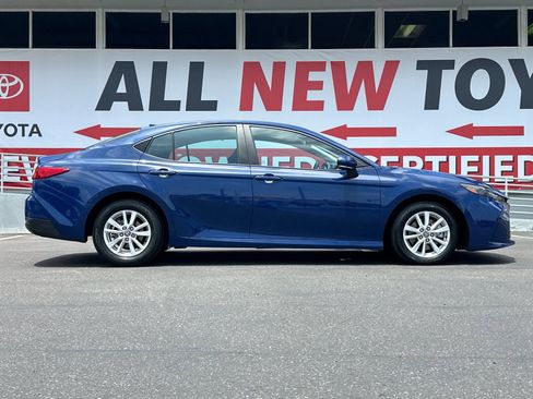 Used 2025 Toyota Camry LE FWD image 6