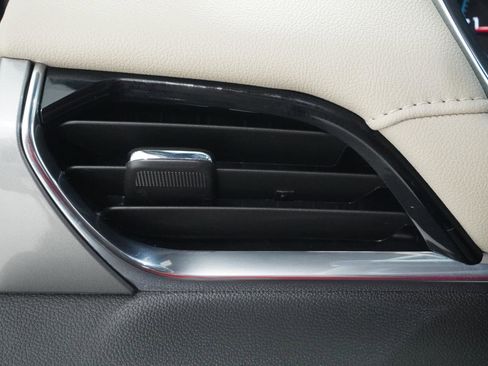 Used 2023 Chevrolet Traverse LS image 18