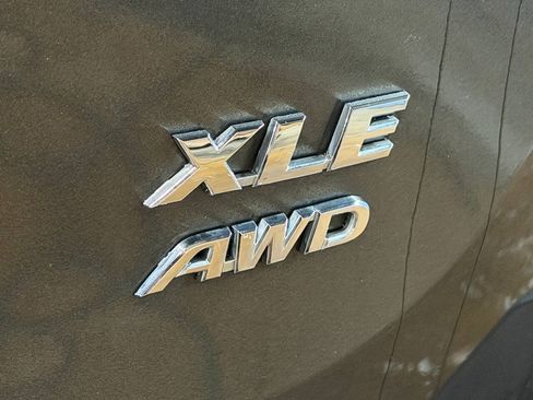 Used 2013 Toyota RAV4 XLE AWD/4WD image 9