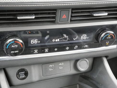 Used 2025 Nissan Rogue SV AWD/4WD image 39