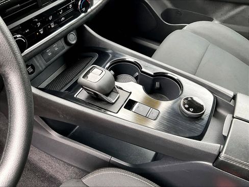 Used 2025 Nissan Rogue S image 20