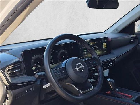 Used 2025 Nissan Kicks SR FWD image 7