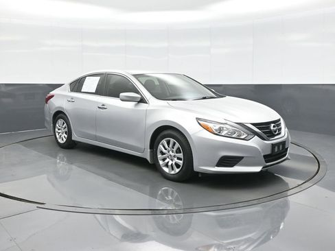 Used 2018 Nissan Altima 2.5 S w/ S Convenience Package image 1