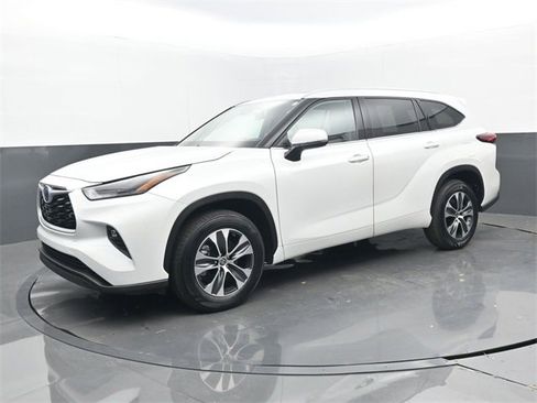 Used 2022 Toyota Highlander XLE image 24