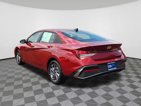 Certified 2024 Hyundai Elantra SEL FWD image 3