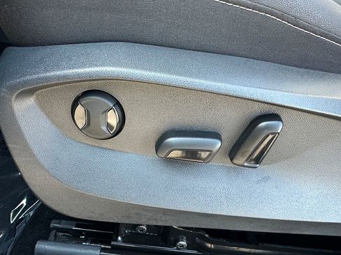 Used 2024 Volkswagen Taos SE image 10