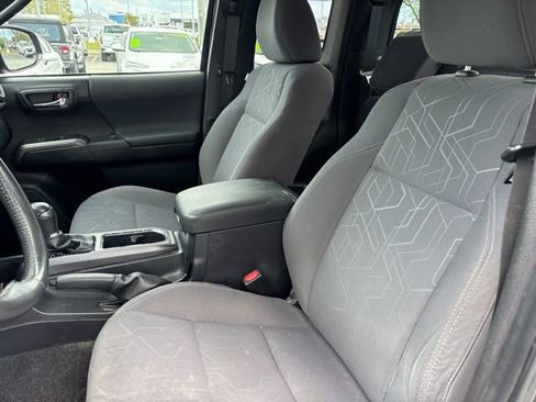 Used 2017 Toyota Tacoma TRD Off-Road w/ Tow Package image 9