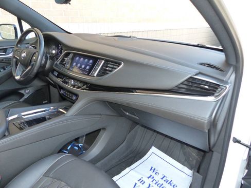 Used 2023 Buick Enclave Avenir w/ Avenir Technology Package AWD/4WD image 39