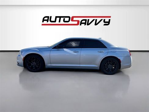 Used 2019 Chrysler 300 Touring w/ Sport Appearance Package image 4