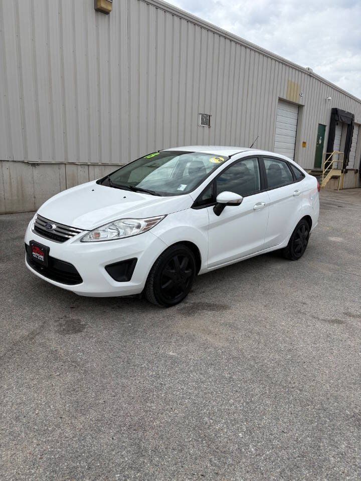 Used 2013 Ford Fiesta SE FWD image 3