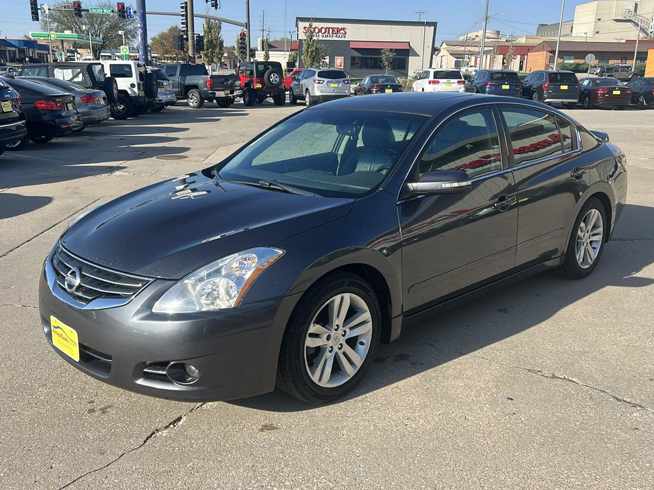 Used 2011 Nissan Altima 3.5 SR w/ 3.5SR Premium Pkg FWD image 7