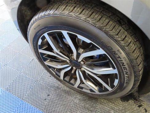 Used 2017 Land Rover Range Rover Sport SVR image 6