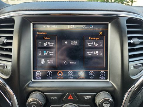 Used 2018 Jeep Grand Cherokee Overland image 26