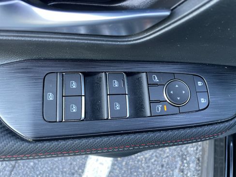 Certified 2025 Nissan Kicks SR image 9