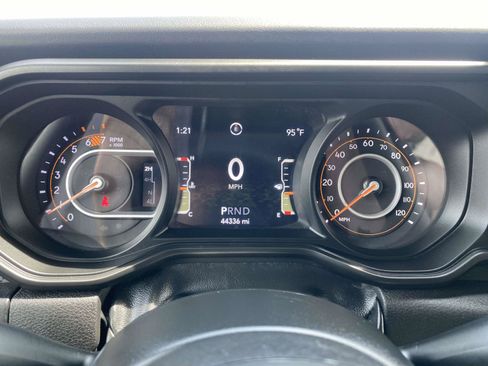 Used 2025 Jeep Wrangler Unlimited Rubicon AWD/4WD image 22