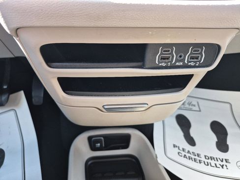 Used 2023 Chrysler Pacifica Touring-L FWD image 22