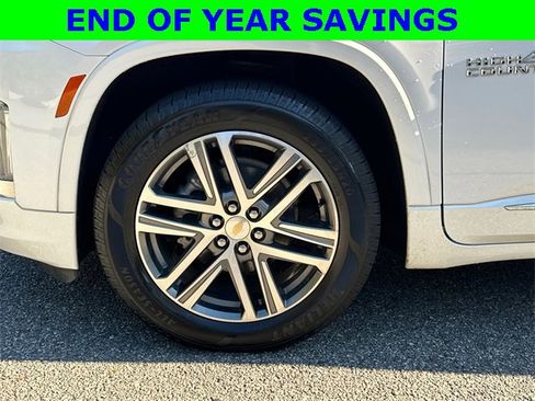 Used 2023 Chevrolet Traverse High Country image 11