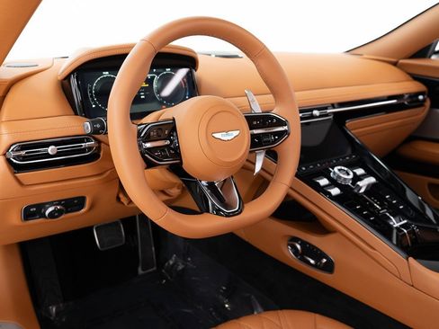 Used 2025 Aston Martin DB12 Convertible image 22