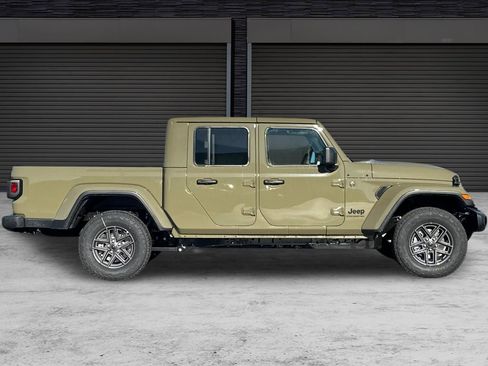 New 2026 Jeep Gladiator Sport AWD/4WD image 3