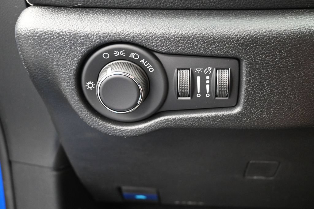 New 2027 Chrysler Pacifica Select w/ Family Tech Group FWD image 29