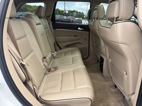Used 2019 Jeep Grand Cherokee Overland AWD/4WD image 27