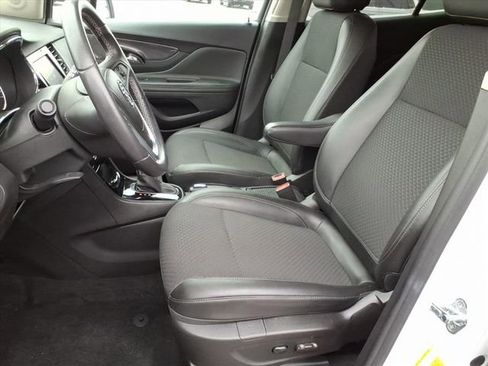 Used 2022 Buick Encore Preferred w/ Safety Package image 5