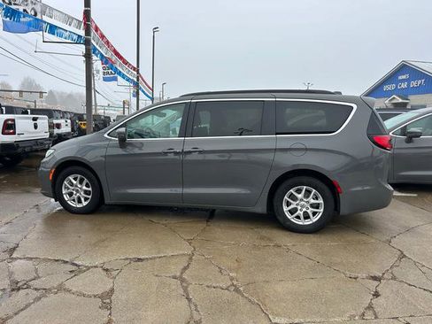 Certified 2022 Chrysler Pacifica Touring-L image 6