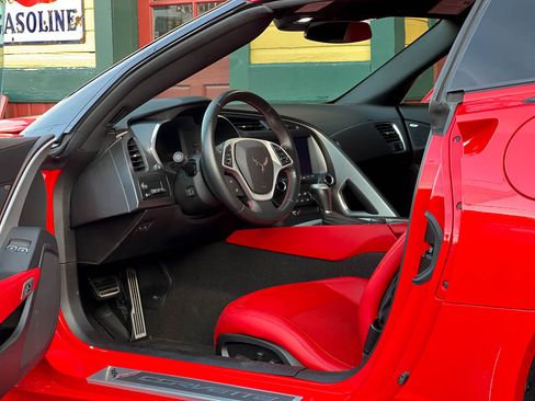 Used 2014 Chevrolet Corvette Stingray Coupe w/ 2LT Preferred Equipment Group image 21