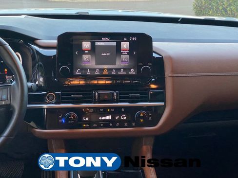 Used 2023 Nissan Pathfinder Platinum image 14