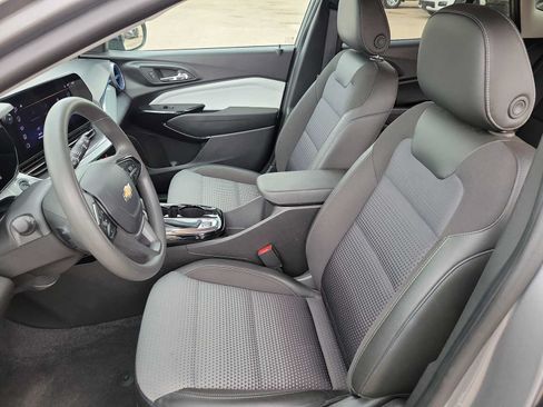 Used 2025 Chevrolet Trax LT FWD image 15