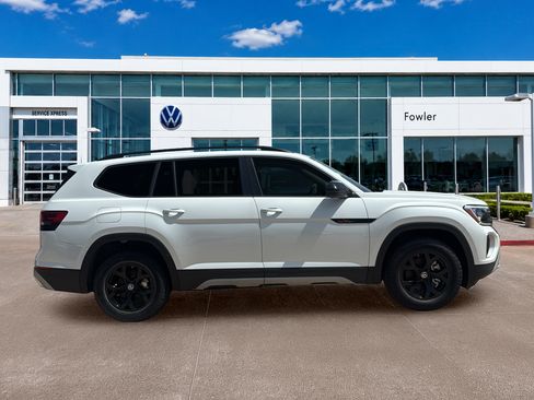 New 2026 Volkswagen Atlas Peak Edition AWD/4WD image 4
