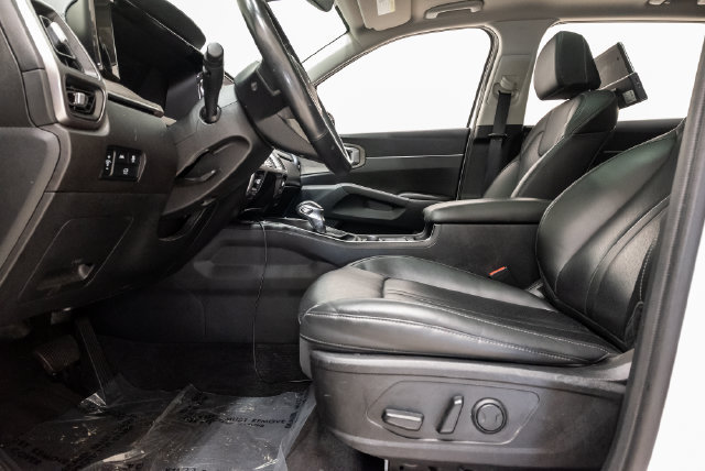 Used 2023 Kia Sorento EX w/ Panoramic Sunroof Package FWD image 12