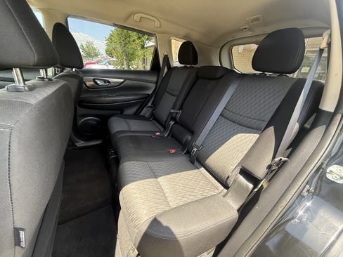 Used 2019 Nissan Rogue SV w/ Premium Package FWD image 10