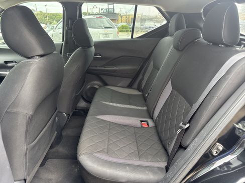 Used 2018 Nissan Kicks SV FWD image 25