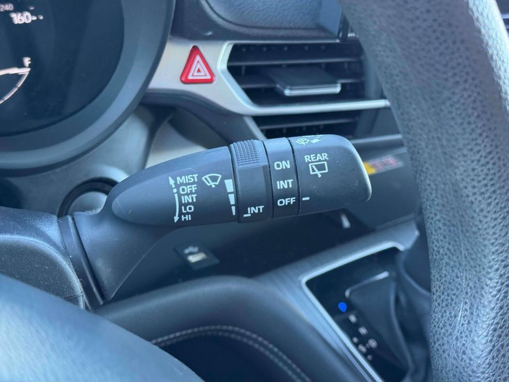 Used 2025 Toyota Sienna LE FWD image 26