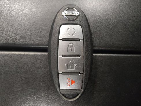 Used 2021 Nissan Rogue SV image 32