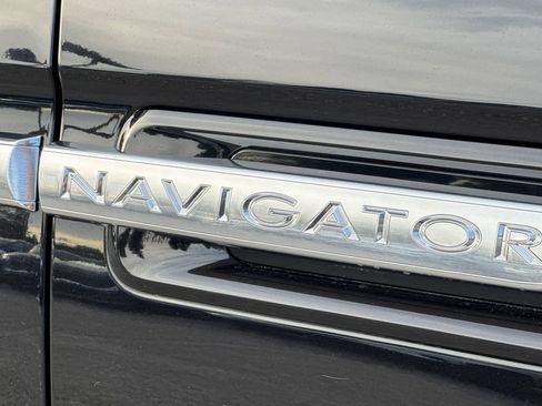 Used 2019 Lincoln Navigator L Select image 27