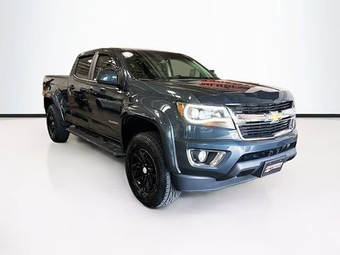 Used 2017 Chevrolet Colorado LT w/ LT Convenience Package AWD/4WD image 3