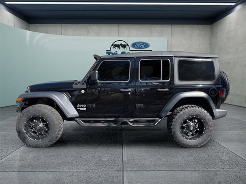 Used 2018 Jeep Wrangler Unlimited Sport image 4