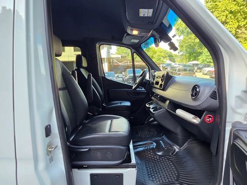 Used 2021 Mercedes-Benz Sprinter 2500 image 31