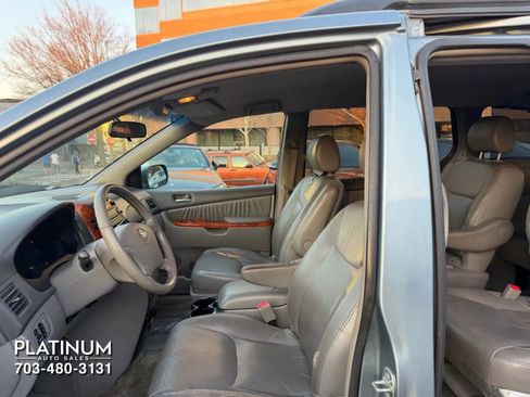 Used 2007 Toyota Sienna XLE image 13