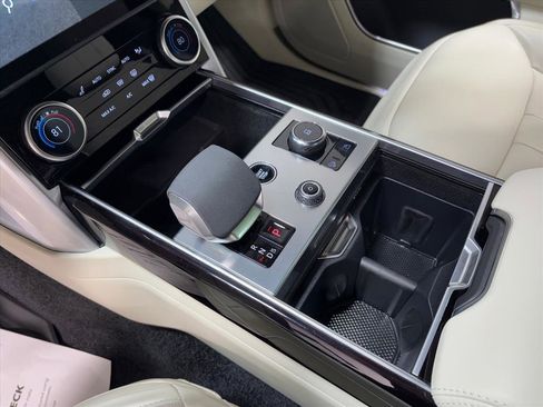 Used 2023 Land Rover Range Rover SE image 13