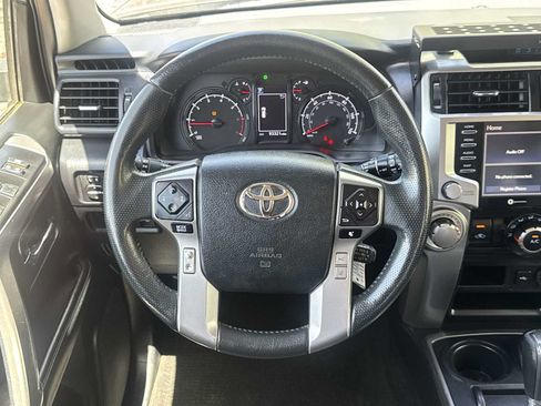 Used 2020 Toyota 4Runner SR5 AWD/4WD image 19