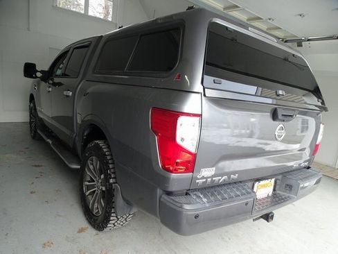 Used 2017 Nissan Titan SL w/ SL Towing Convenience Package image 18